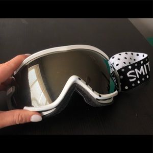 Women’s Smith Goggles